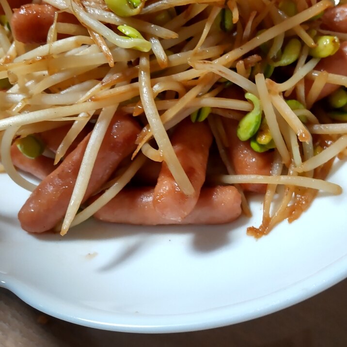 ウインナーと豆もやしのにんにく醤油炒め